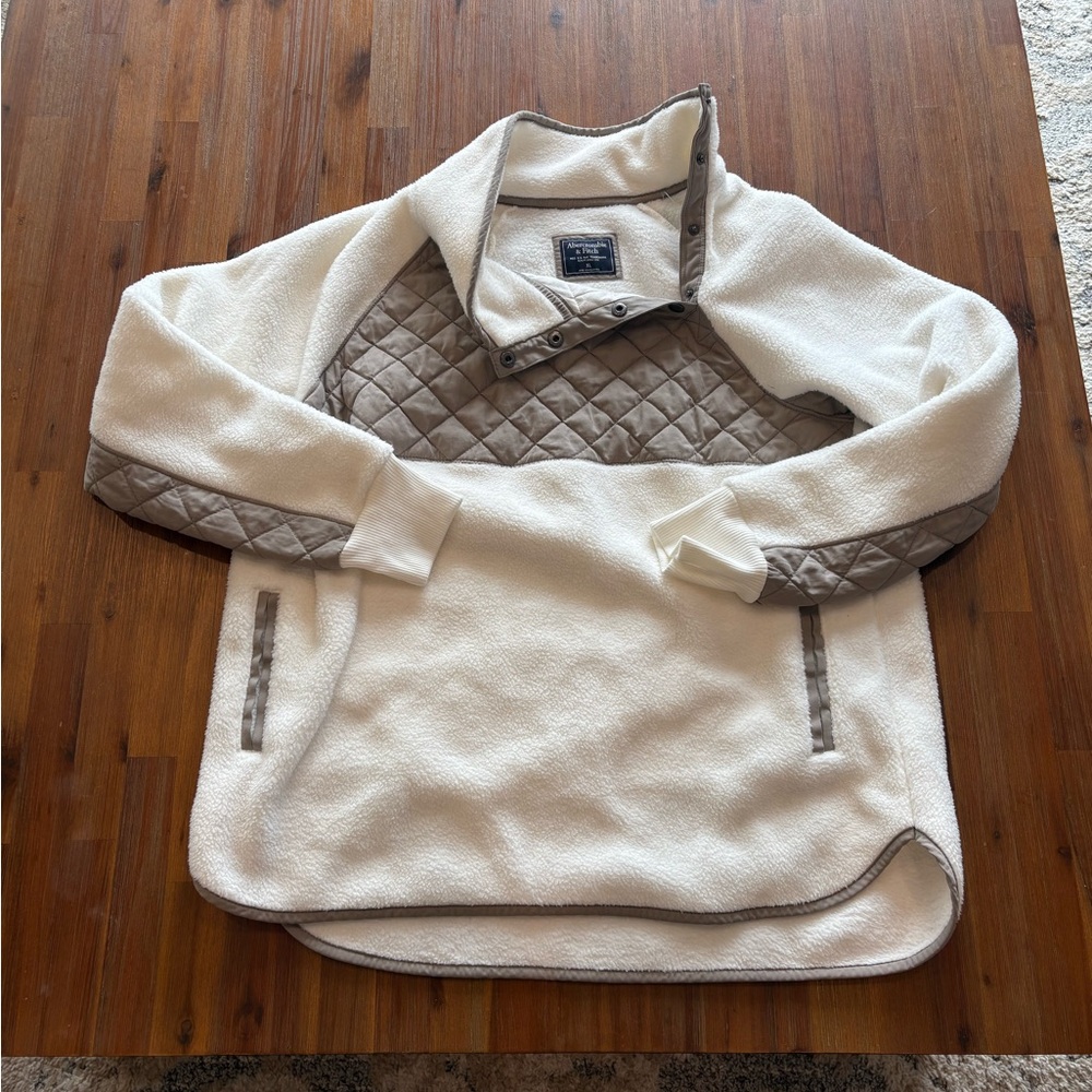 LIKE NEW Abercrombie & Fitch Fleece Quilted Pullover